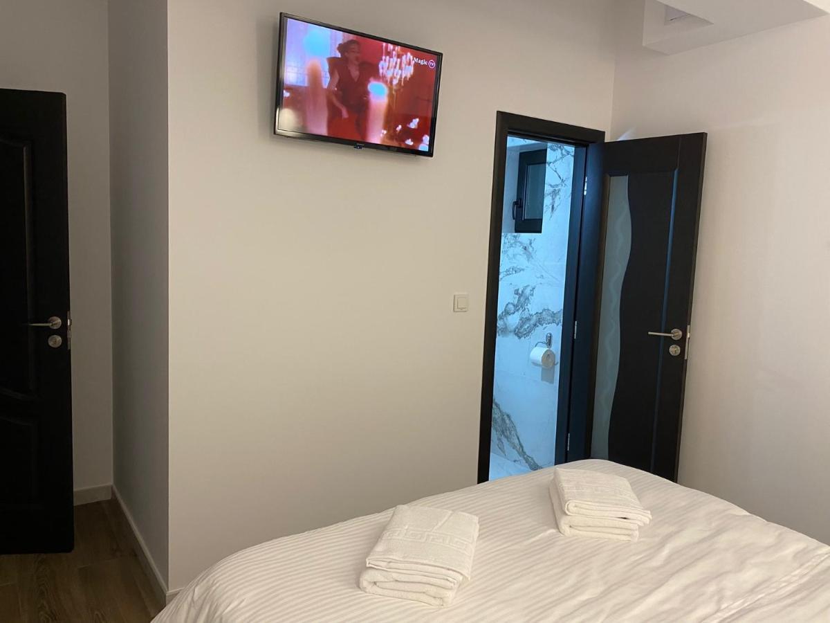 Modern House Hotel Sighetu Marmaţiei Buitenkant foto