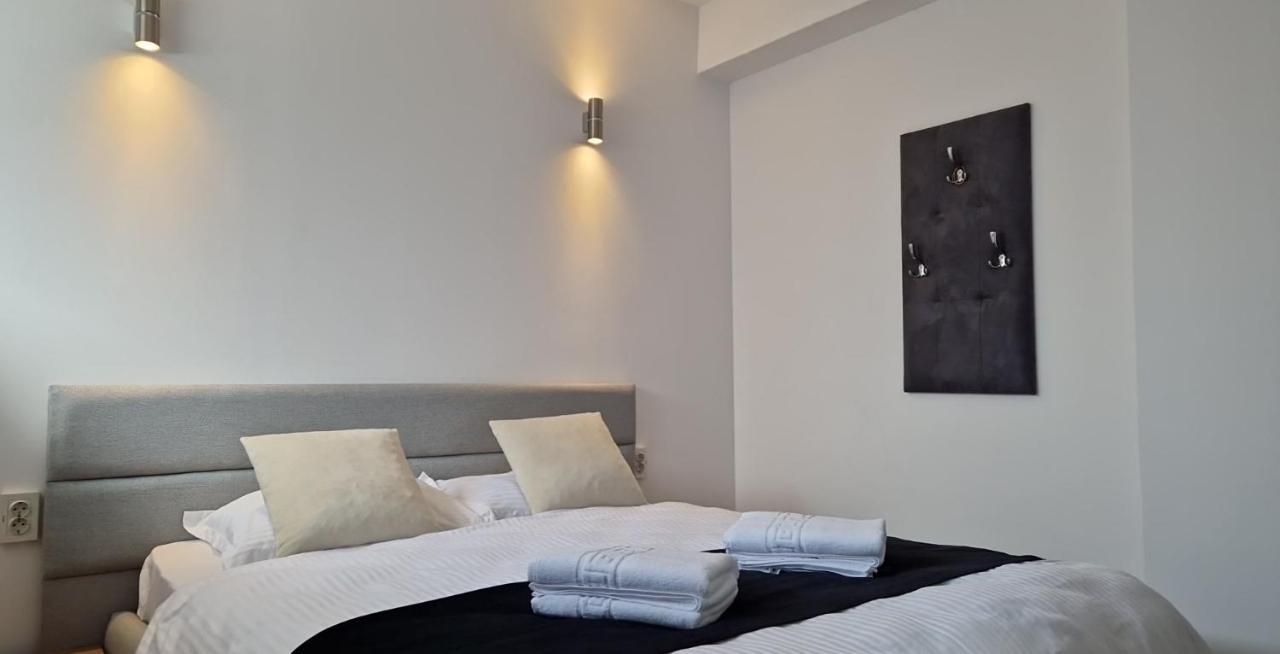 Modern House Hotel Sighetu Marmaţiei Buitenkant foto