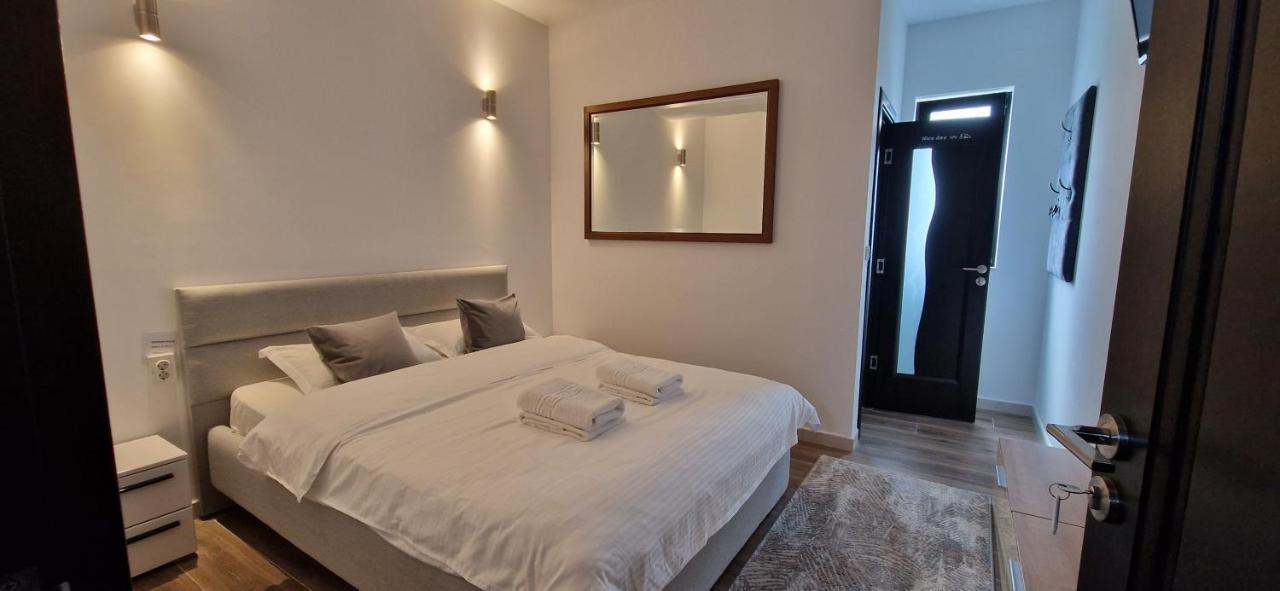 Modern House Hotel Sighetu Marmaţiei Buitenkant foto